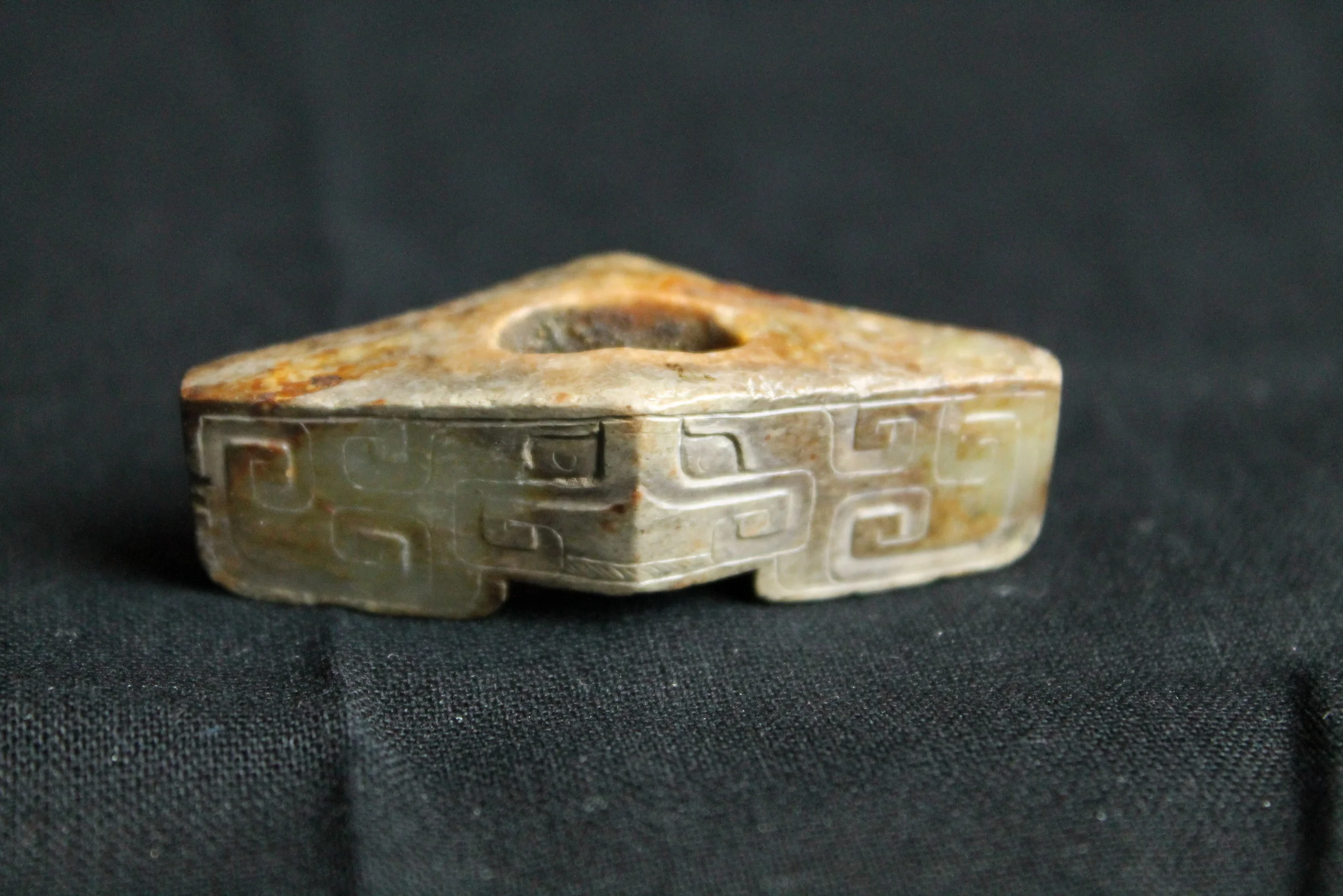 【#YS0046】漢代和田玉の古玉璧　高雅な光沢と歴史の趣を感じる逸品 YS0046】漢代和田玉の古玉璧 高雅な光沢と歴史の趣を感じる逸品